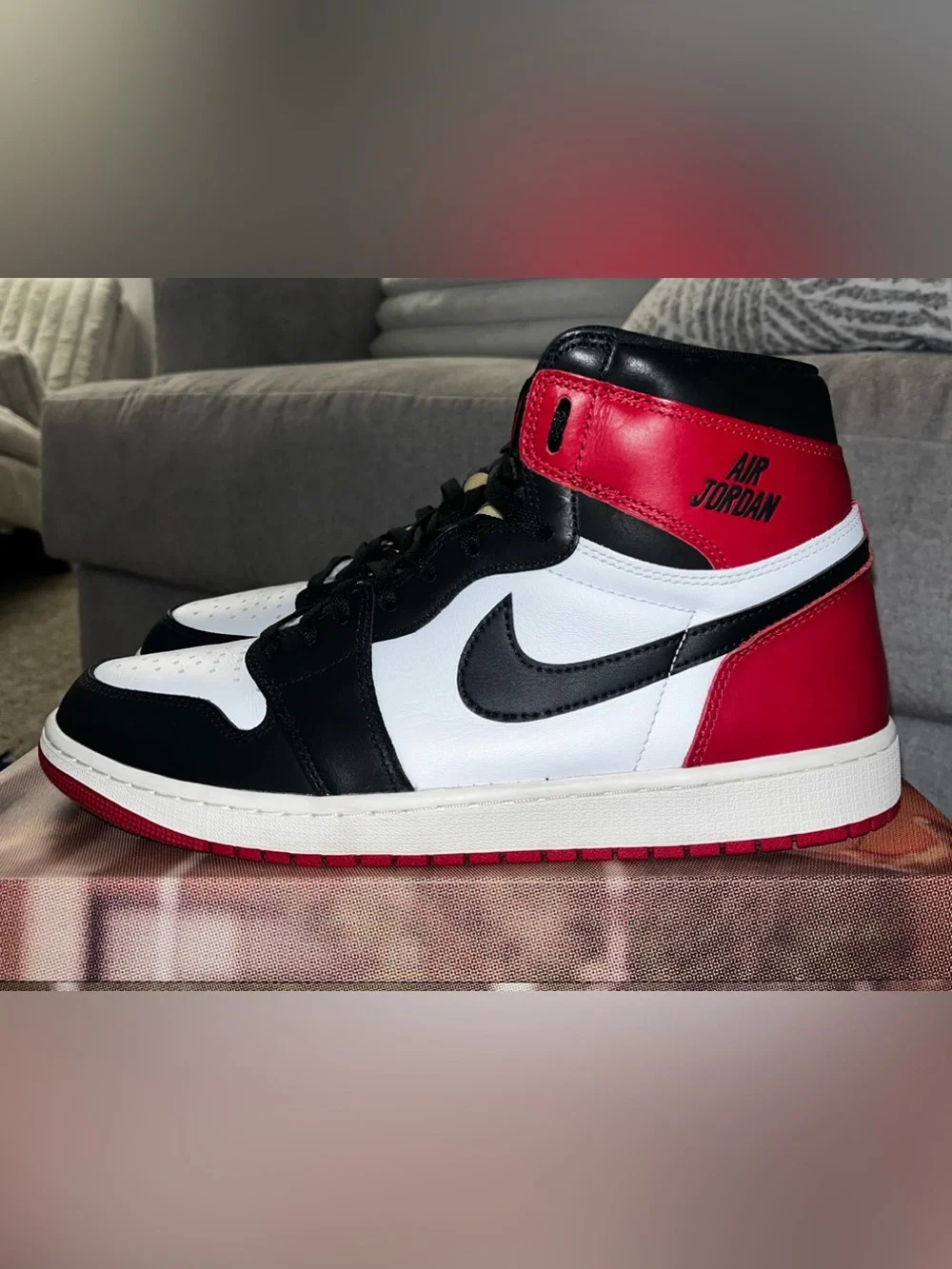 ✨Jordan 1 Retro High Remained ‘Black Toe’, Men’s Size 13 / Women’s 14.5✨